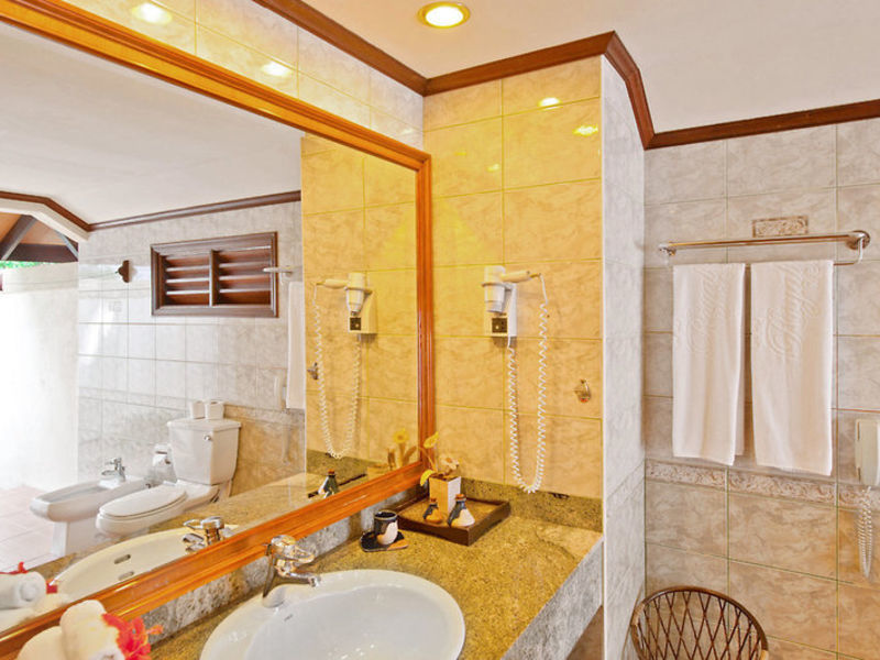 Royal Island Resort & Spa