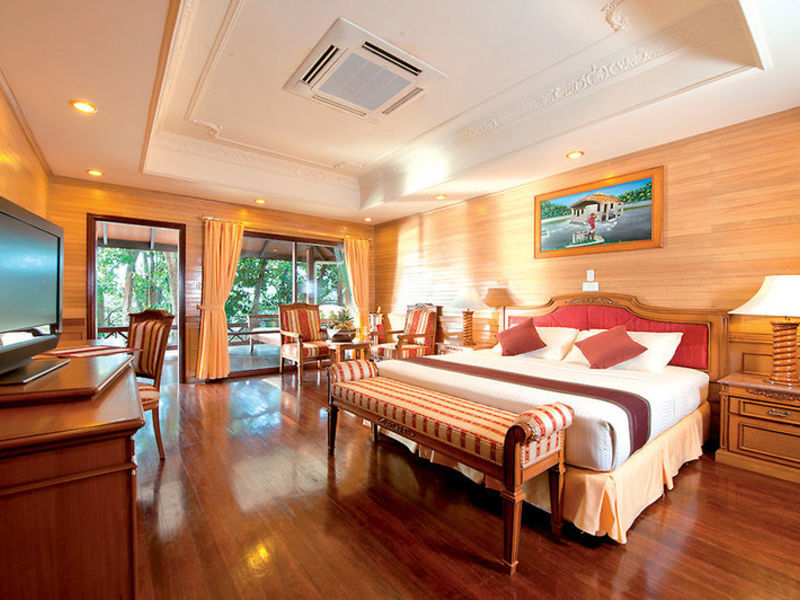 Royal Island Resort & Spa