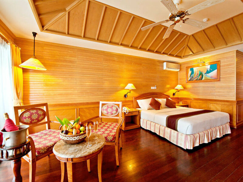 Royal Island Resort & Spa