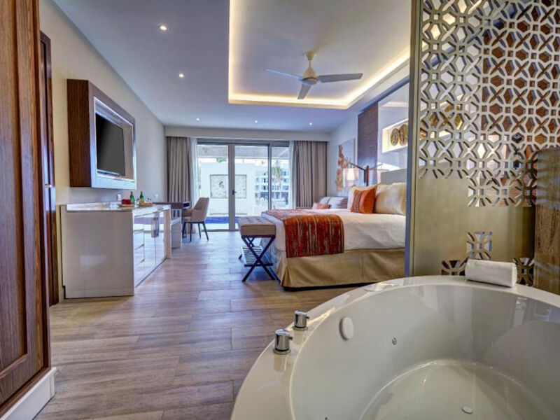 Royalton Bavaro Resort &Amp; Spa