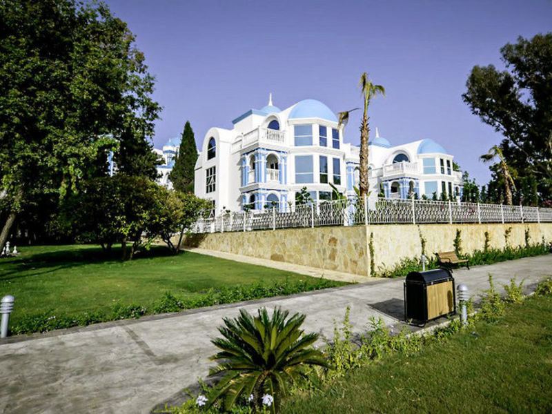 Rubi Platinum Spa Res. & Suites