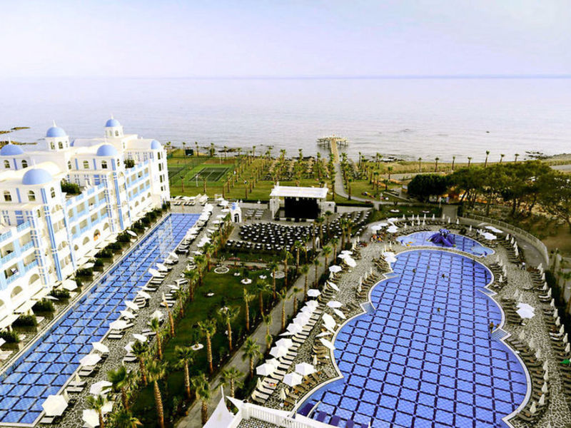 Rubi Platinum Spa Res. & Suites