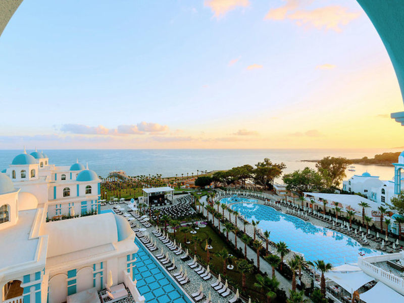 Rubi Platinum Spa Res. & Suites