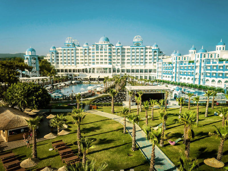 Rubi Platinum Spa Res. & Suites