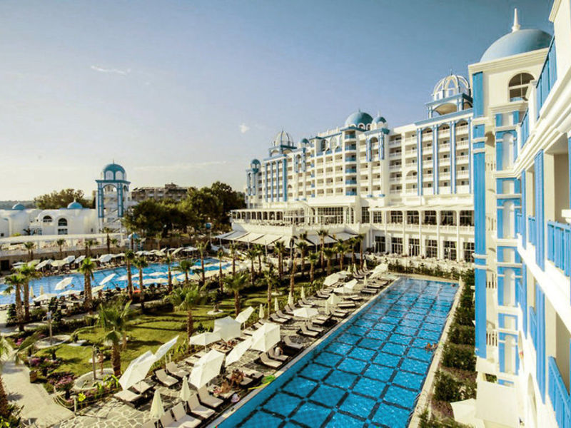Rubi Platinum Spa Res. & Suites