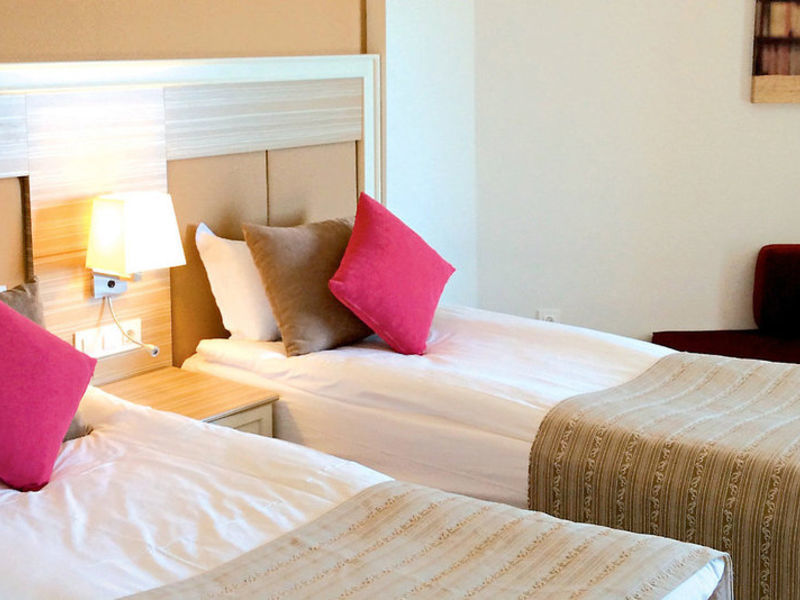 Rubi Platinum Spa Res. & Suites