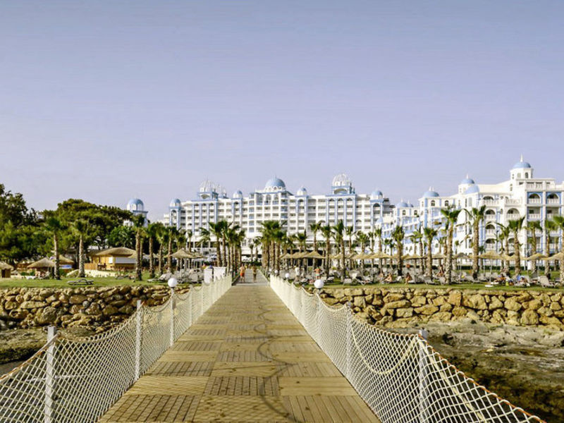 Rubi Platinum Spa Res. & Suites