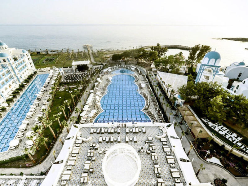 Rubi Platinum Spa Res. & Suites