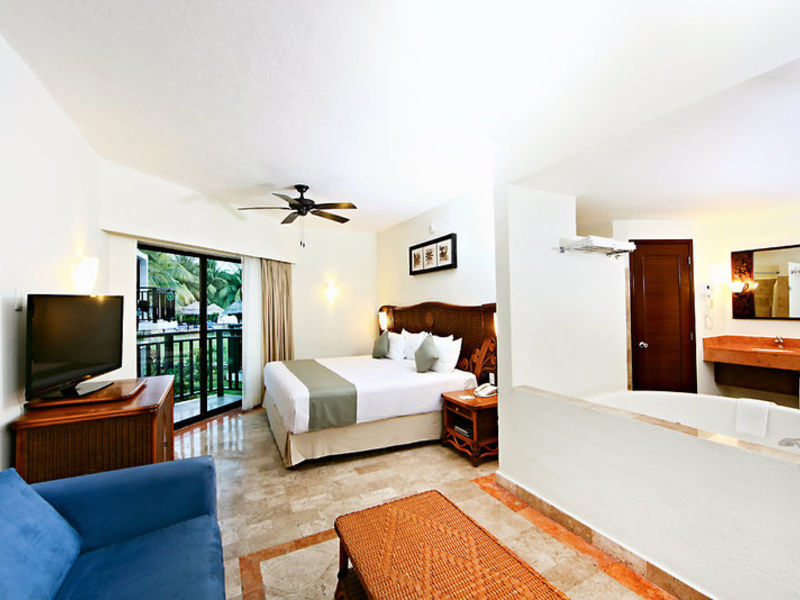 Sandos Caracol Eco Resort