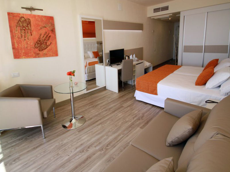 Sandos Papagayo Beach Resort