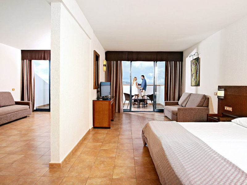 Sandos Papagayo Beach Resort