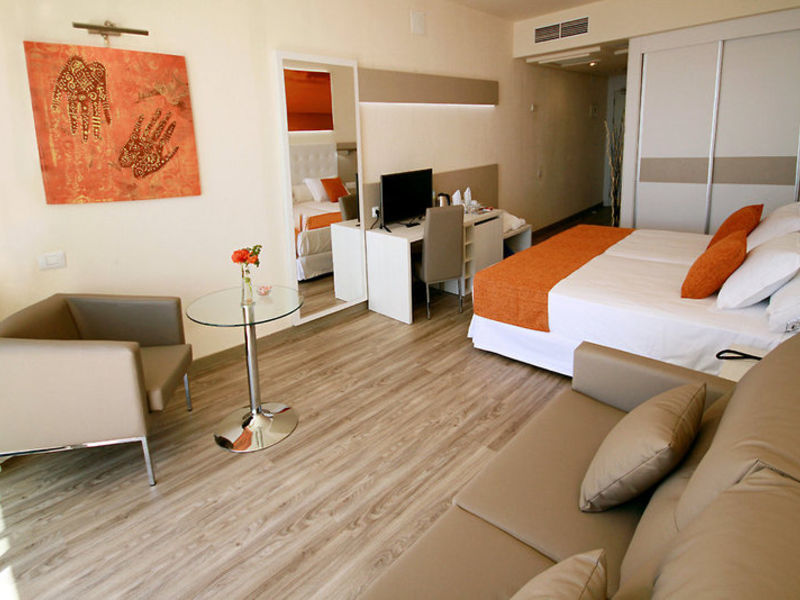 Sandos Papagayo Beach Resort