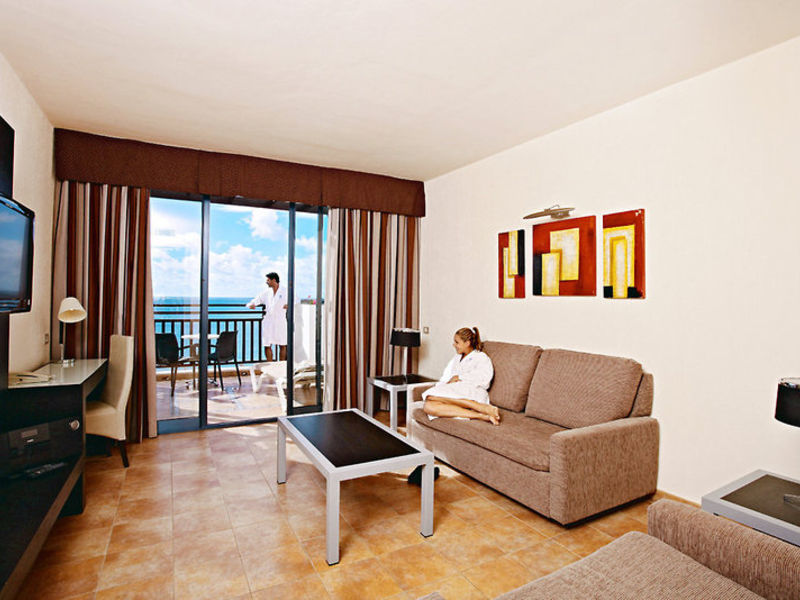 Sandos Papagayo Beach Resort