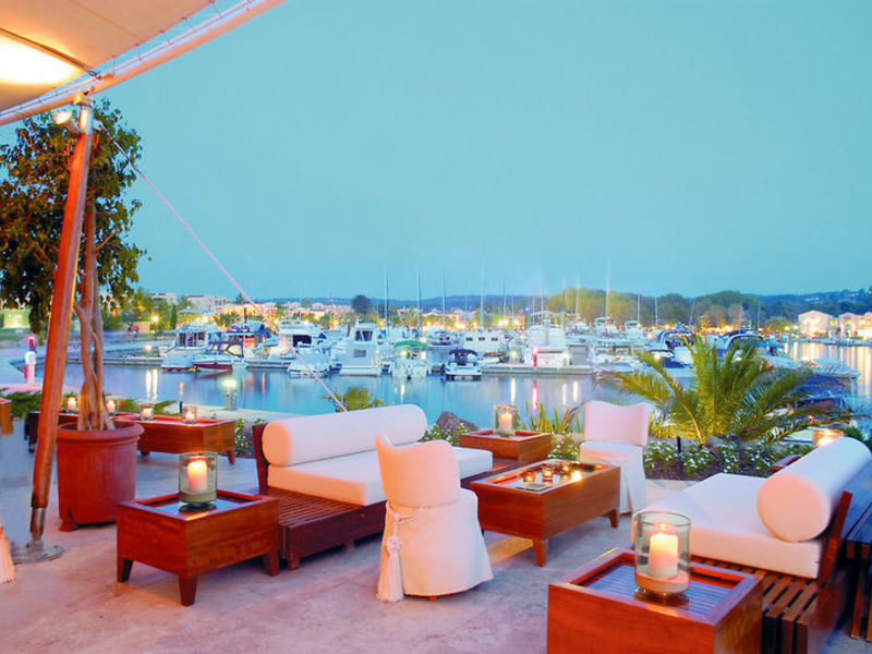 Sani Asterias Suites