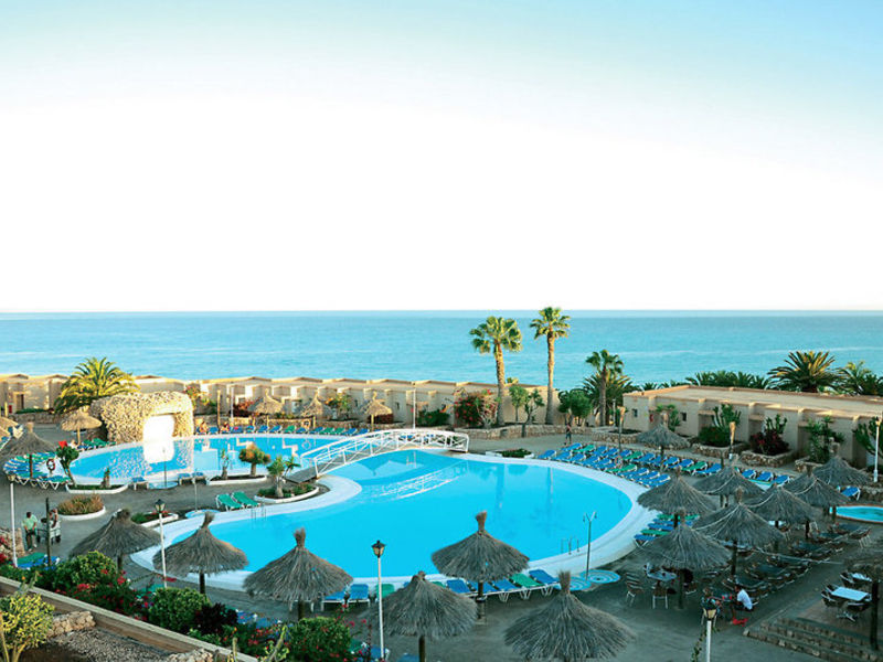 Monica Beach, Hotel