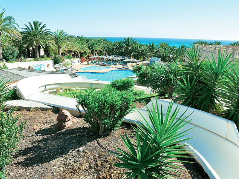 Monica Beach, Hotel