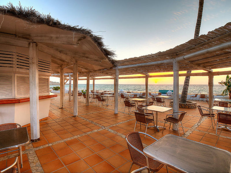 Monica Beach, Hotel