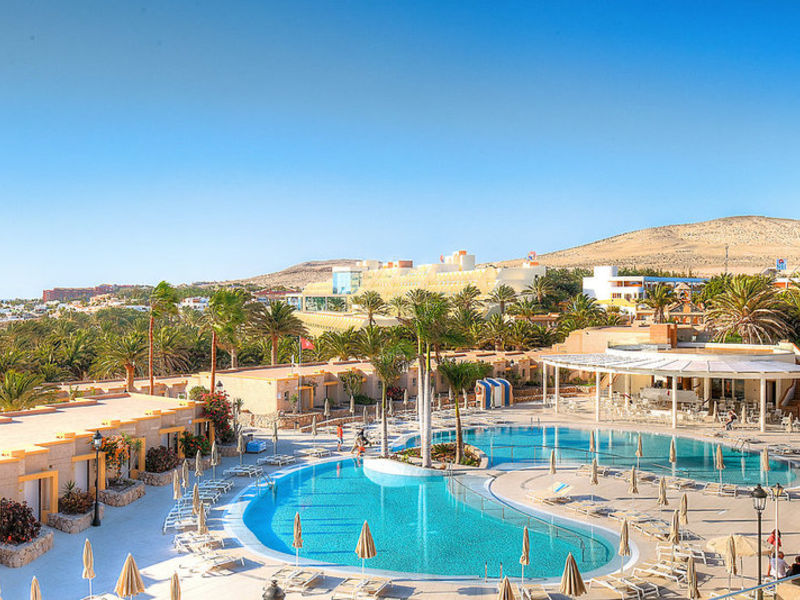 Monica Beach, Hotel