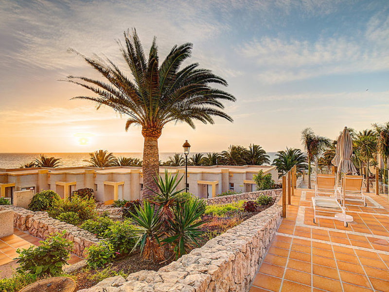 Monica Beach, Hotel