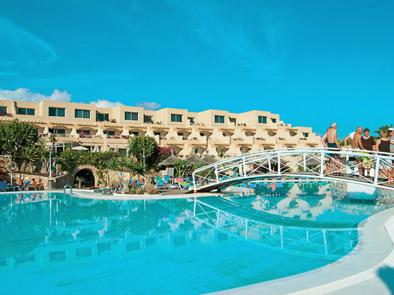 Monica Beach, Hotel