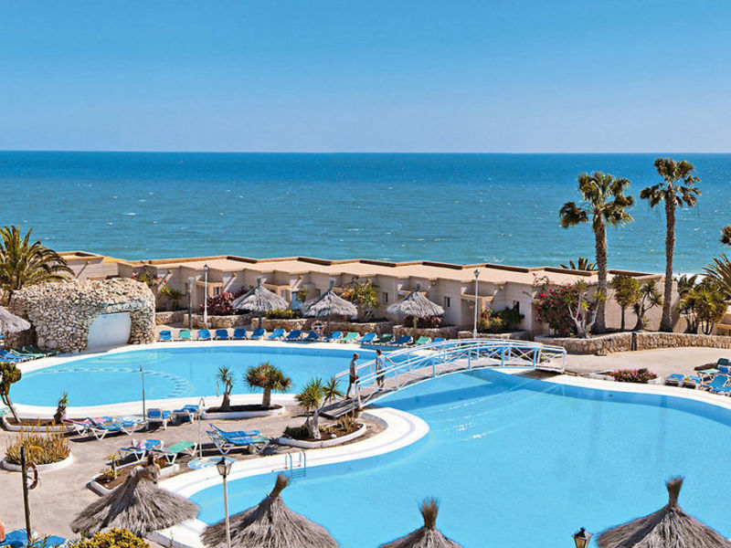 Monica Beach, Hotel