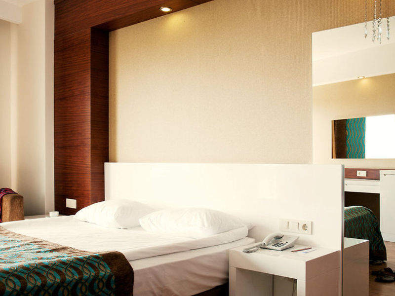 Sea World Resort & Spa