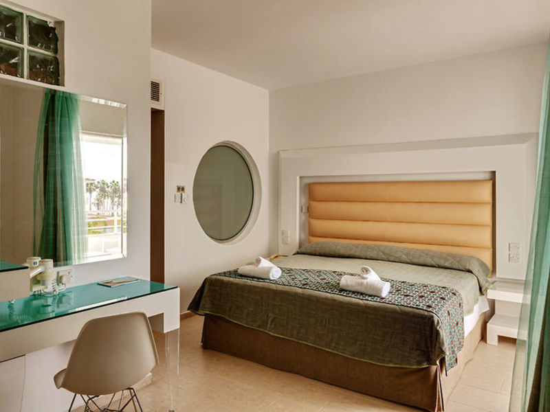 SENTIDO Cypria Bay