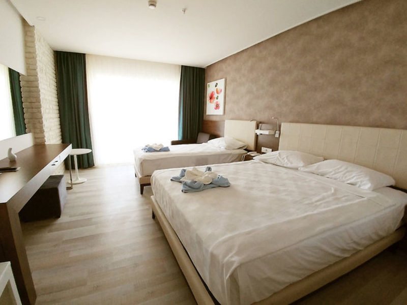 SENTIDO Gold Island