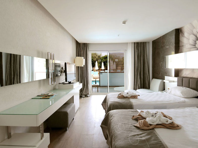 SENTIDO Gold Island