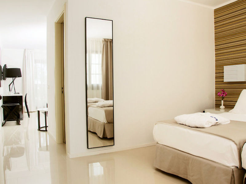 SENTIDO H10 White Suites