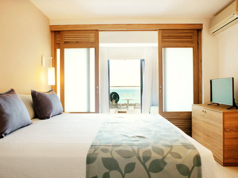 SENTIDO Louis Plagos Beach