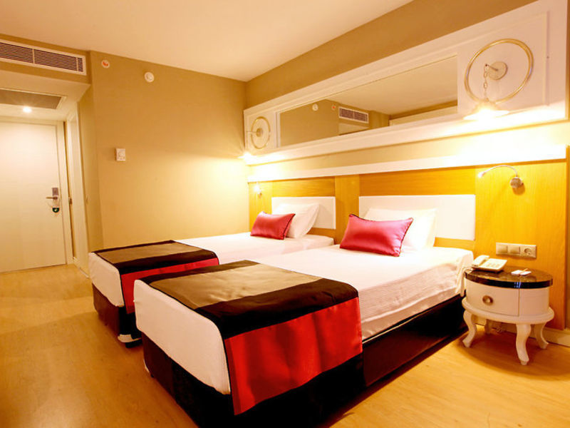 Serenis Hotel