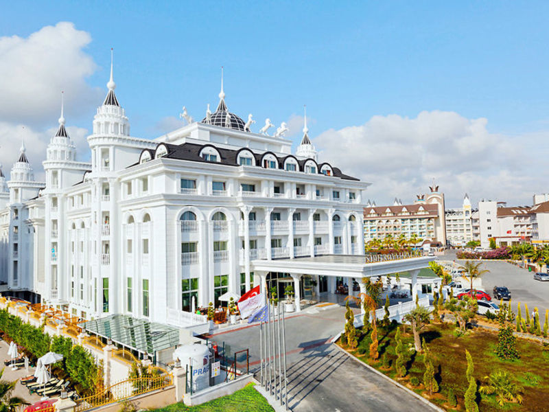 Side Royal Palace