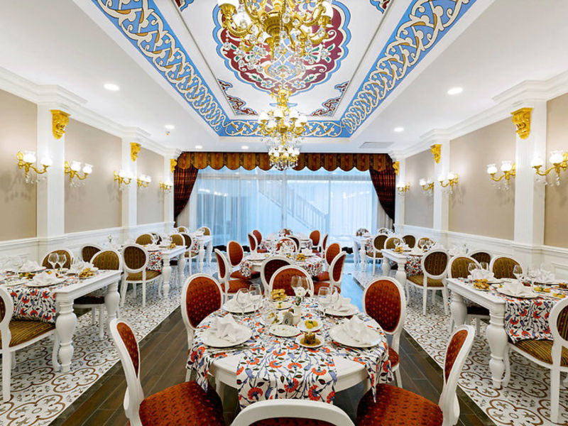 Side Royal Palace