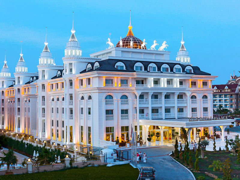 Side Royal Palace