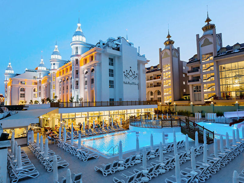 Side Royal Palace