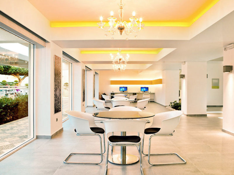 smartl MoreMeniBeach / Residence