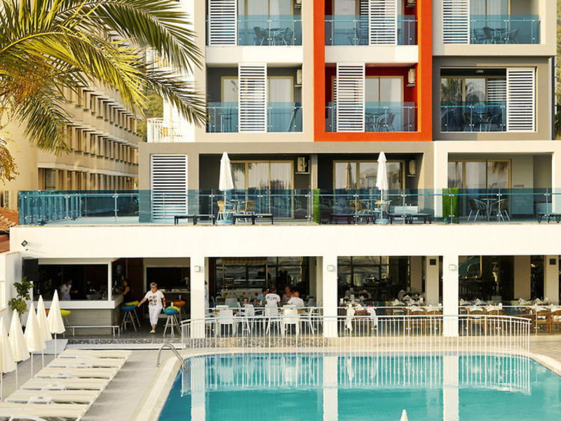 smartline White City Beach
