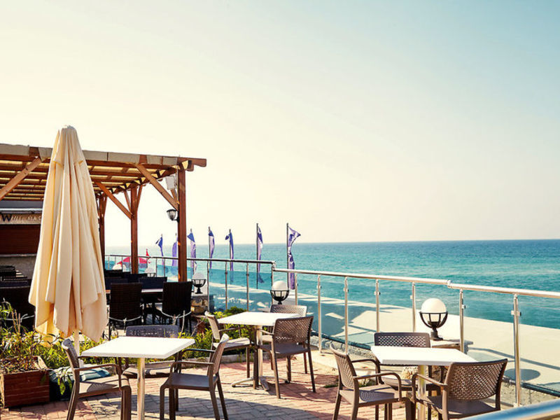 smartline White City Beach