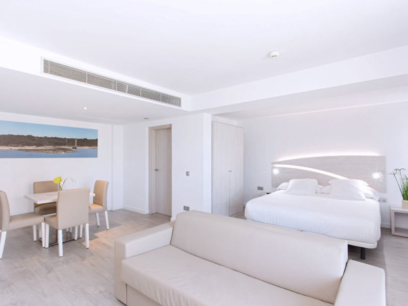 Som Llaüt Boutique Hotel