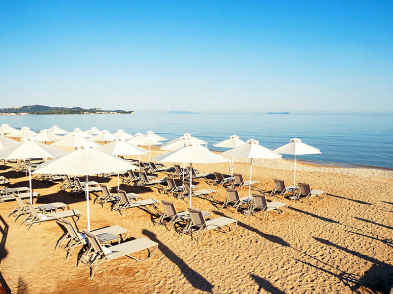 Studios Acharavi Beach