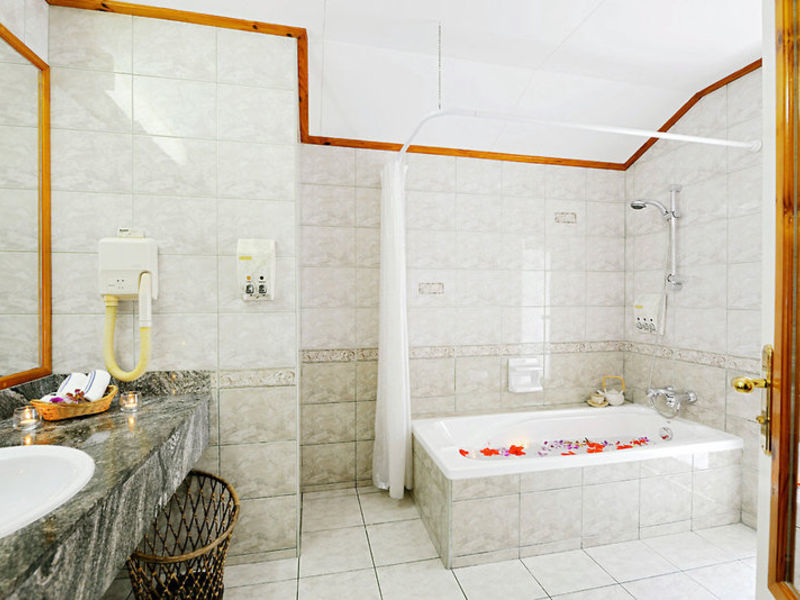 Sun Island Resort & Spa