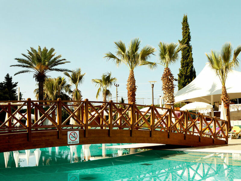SunConnect Side Resort