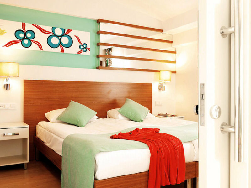 SunConnect Side Resort