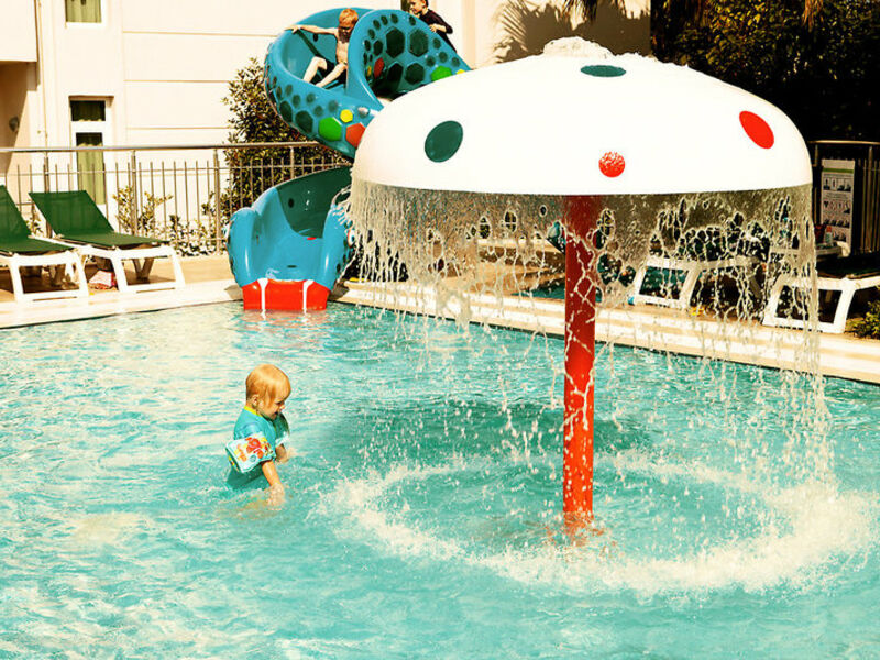 SunConnect Side Resort