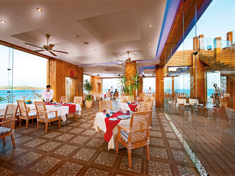 SUNRISE Arabian Beach Resort
