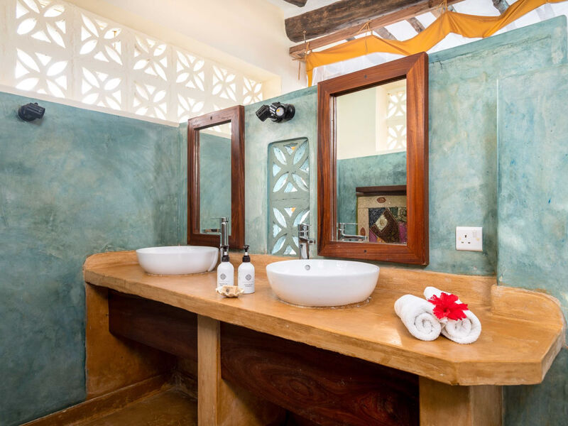 Sunshine Marine Lodge