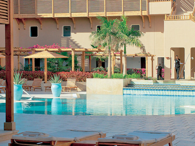 The Breakers Dive. & Surf. Lodge