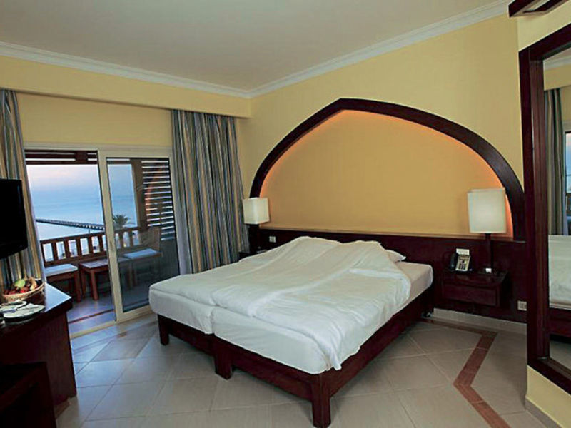 The Breakers Dive. & Surf. Lodge