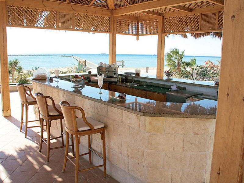The Breakers Dive. & Surf. Lodge